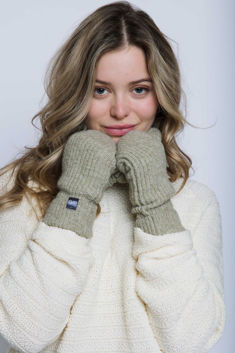 Women's knit mittens