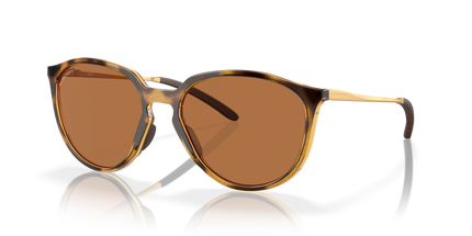 A pair of tortoise-patterned bronze polarized sunglasses with the Oakley brand logo on the side. Sielo oakley sunglasses